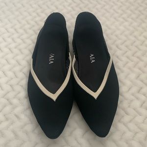 Black and ivory, Vivaia pointed flats. Knit washable fabric, good shape.
